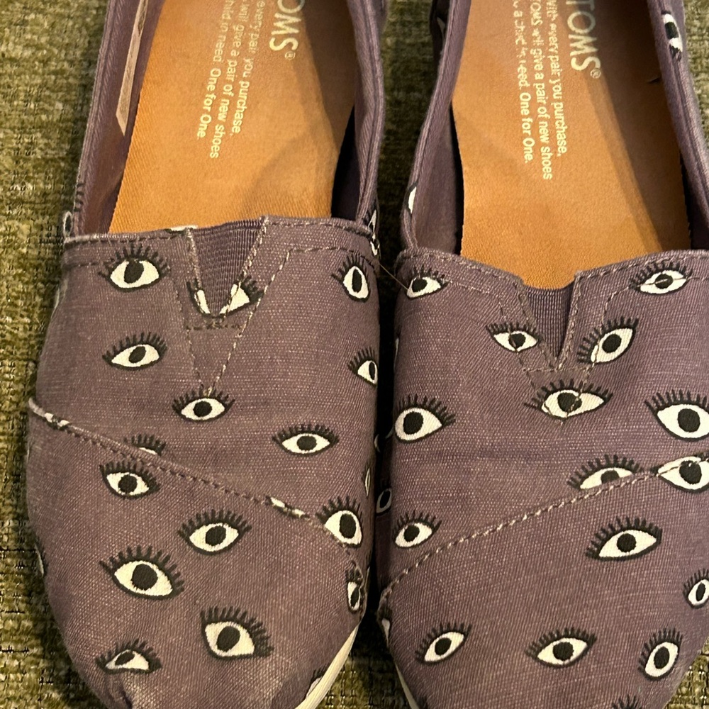 Cute Toms shoes with eyes